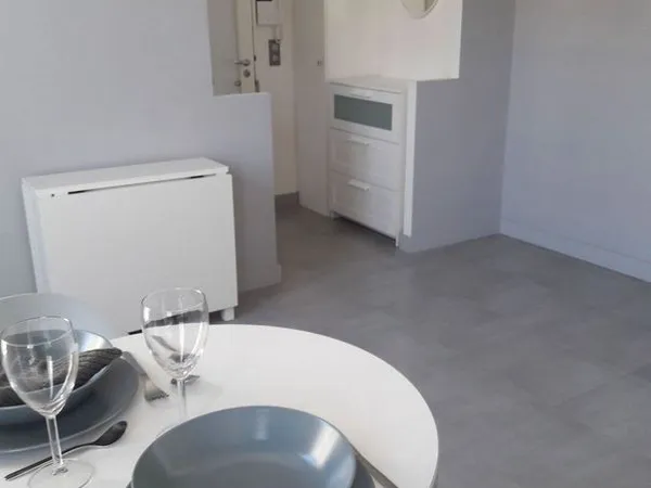 Levallois coté Neuilly 2P meublé dernier etage avec ascenseur