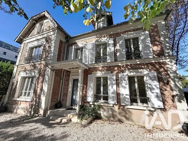 Maison 8 pièces 240 m²