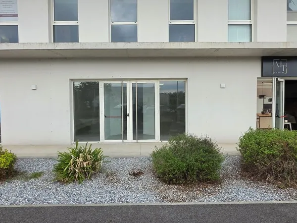 Local 23m2 - bâtiment récent sécurisé- portet sur garonne