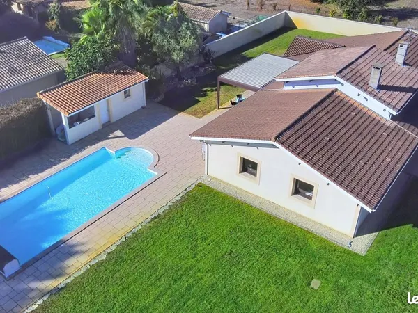 Maison 8 pièces 218 m²