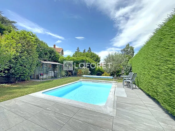 Belle villa familiale avec piscine et véranda contemporaine / Saint-Étienne de 122m2