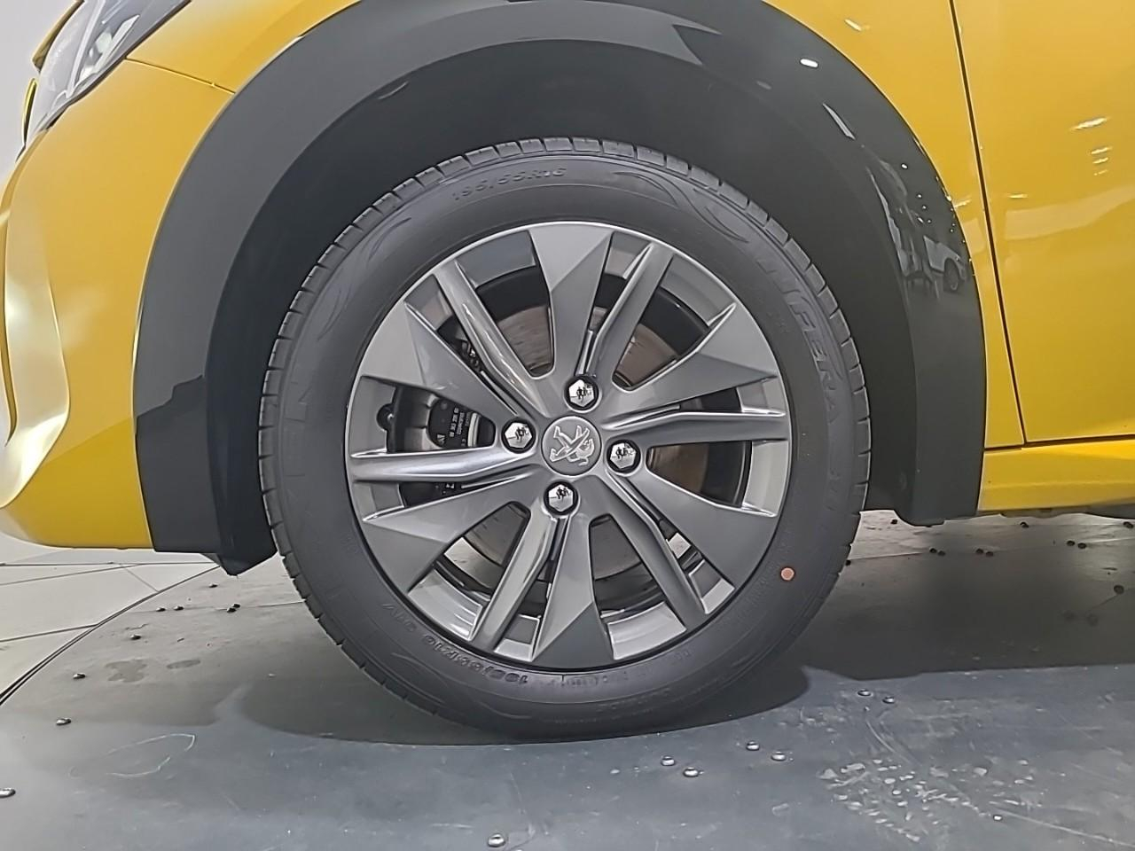 Peugeot 208 electrique 50 kwh 136ch style — photo 16