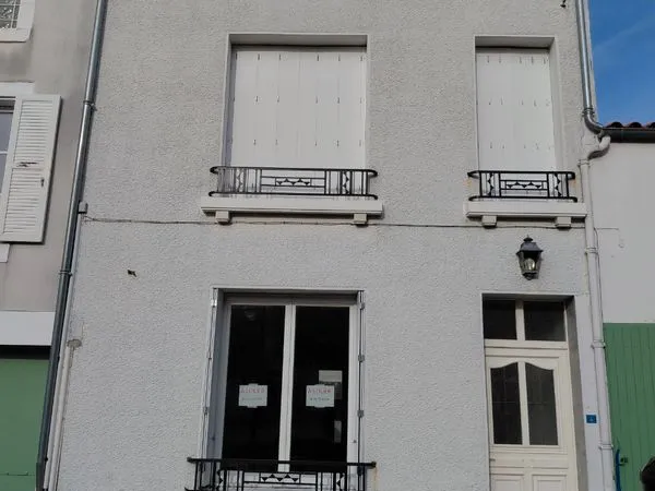Maison de village a courcon a louer