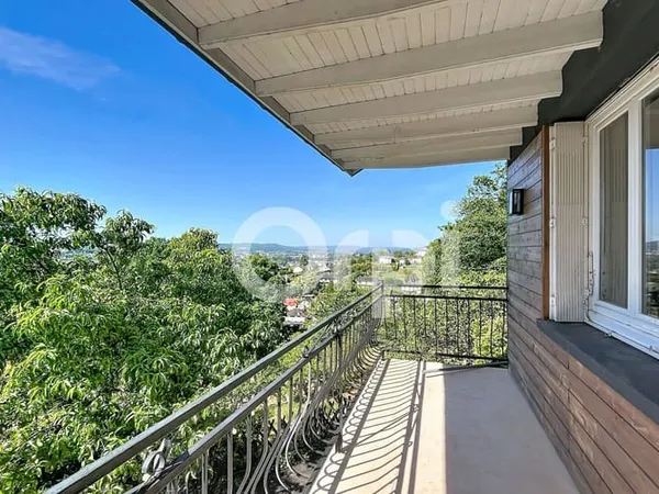 Maison 8 pièces 210 m²