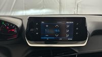 Peugeot 2008 1.2 PureTech 130ch S&S Allure EAT8 — photo 26