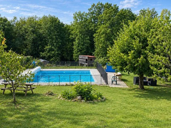 🏡 Maison 5 chambres avec piscine et 5 000 m² de terrain - 1 100 /mois