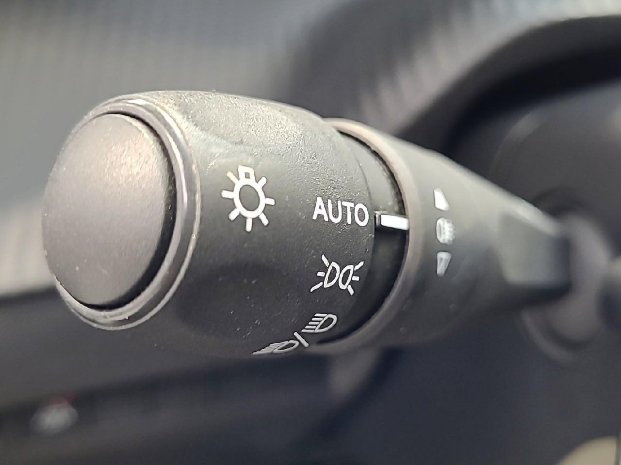 Peugeot 2008 bluehdi 130 s&s eat8 allure — photo 23