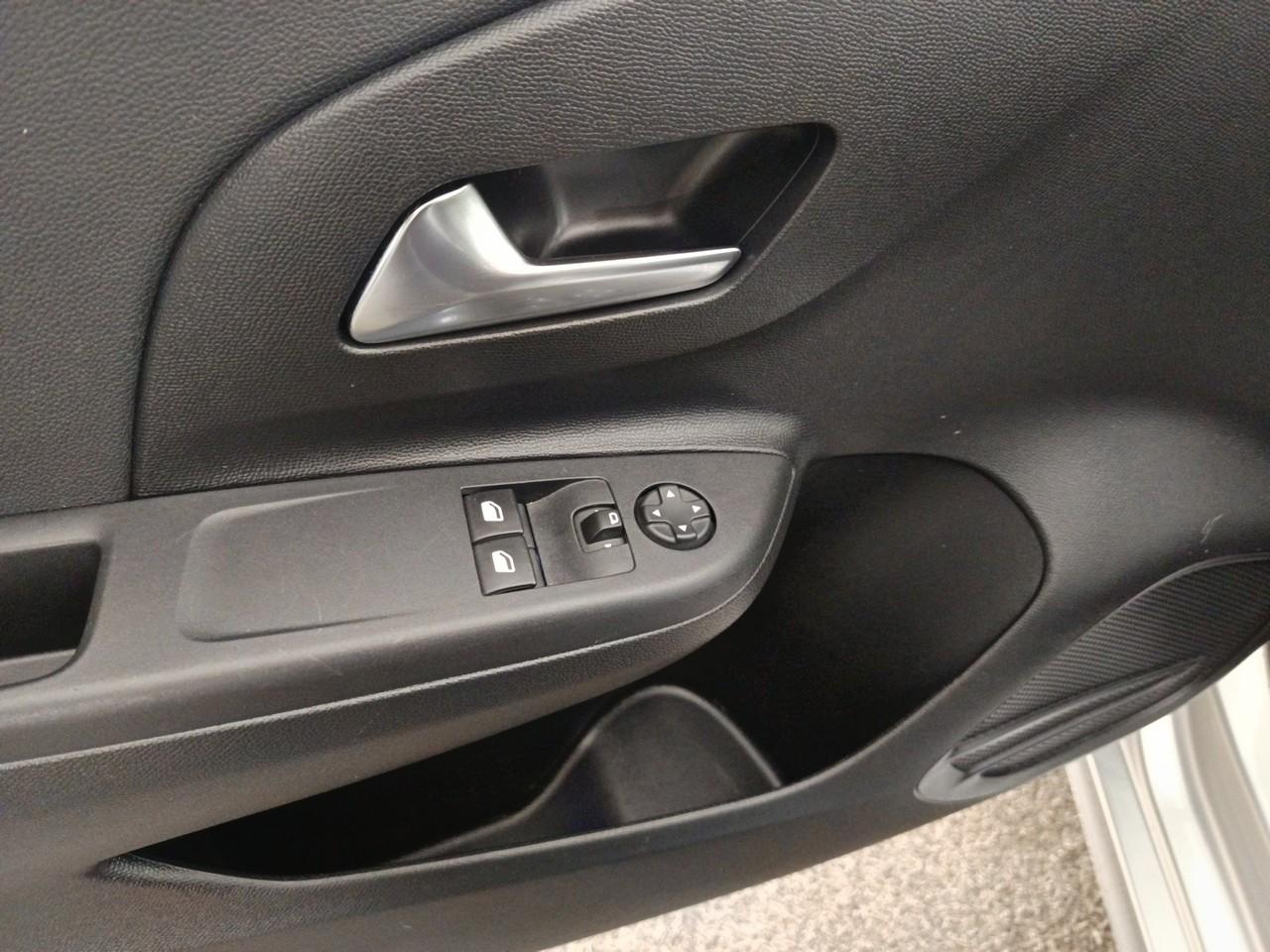 Opel Corsa 1.2 75 ch bvm5 elegance business — photo 20