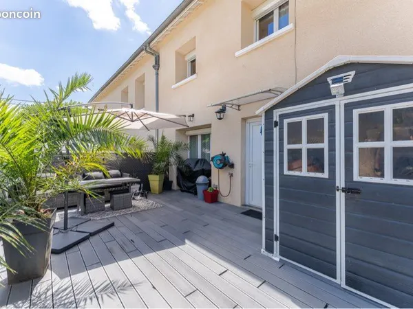 T4 en triplex de 3 chambres - Esprit maison - Extérieur 20 m² - 2 stationnements
