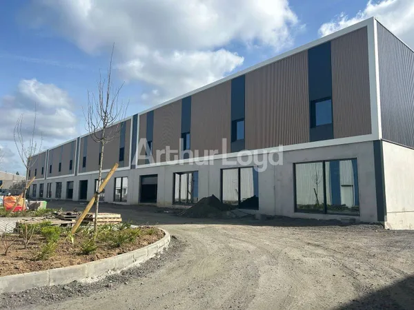 Entrepôt 2075 m²