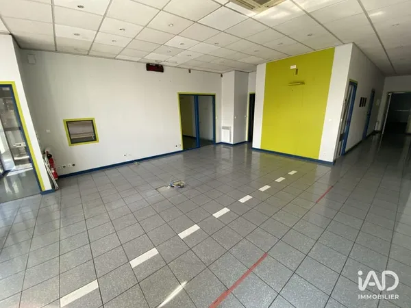 Local commercial 564 m²
