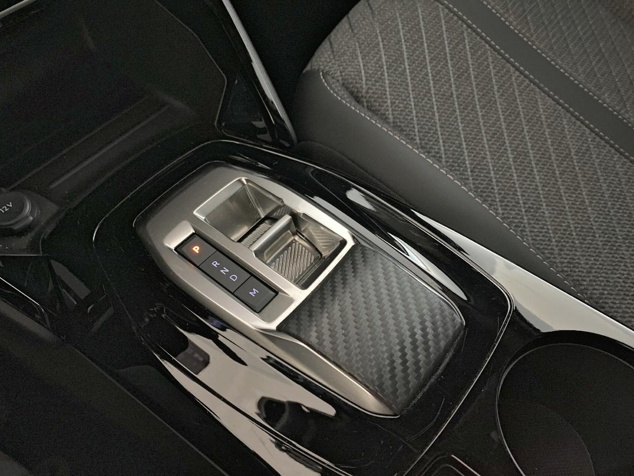 Peugeot 2008 hybrid 145 ch e-dcs6 allure — photo 18