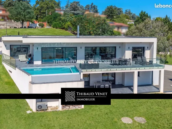 Villa 7 pièces 258 m²