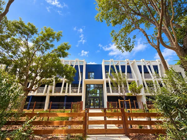LA GRANDE MOTTE MAGNIFIQUE APPARTEMENT NEUF DERNIER ETAGE T4 AVEC TERRASSE