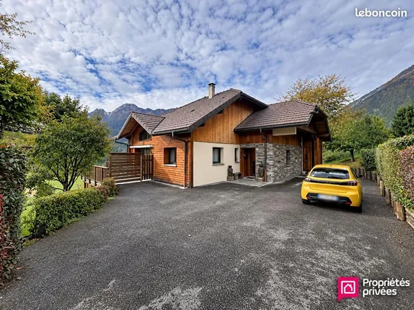 Maison 8 pièces 241 m²