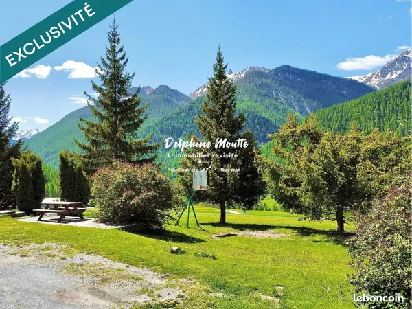 Local 1610 m² ARVIEUX