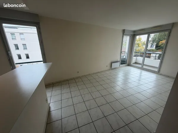 Part vds T2 avec garage,cave,piscine quartier calme à Vaise