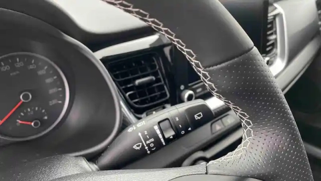 Kia Stonic 1.0 t-gdi 100 ch bvm6 — photo 22
