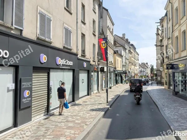 Local commercial 25 m² à louer — Melun