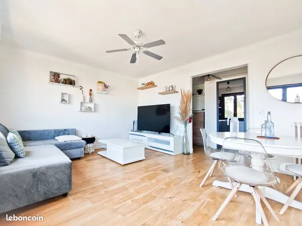 T3 rénové 57 m² + GARAGE 18m2 - Centre-ville - Dernier étage - Plein Sud
