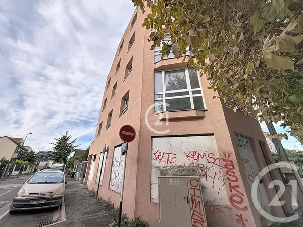 Bâtiment 246 m²
