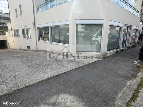 Commerce 406 m²