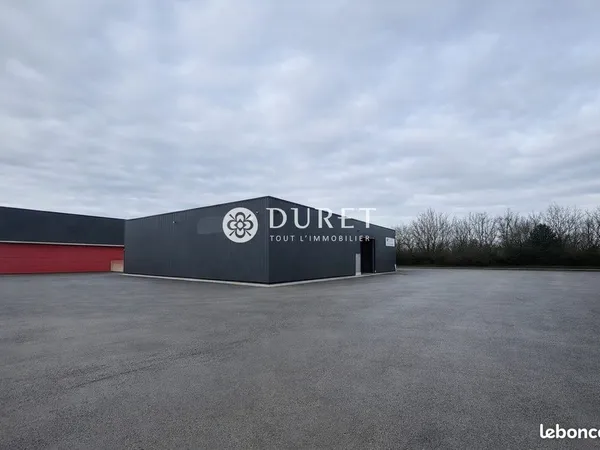 Local 575 m² La Roche-sur-Yon