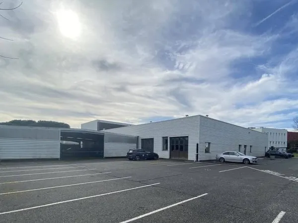 Local d'activité 1339 m²