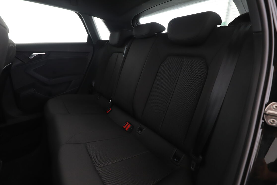 Audi A3 Sportback 40 TFSIe S Tronic — photo 13