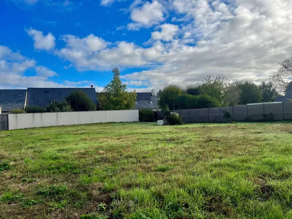 Terrain 883 m²