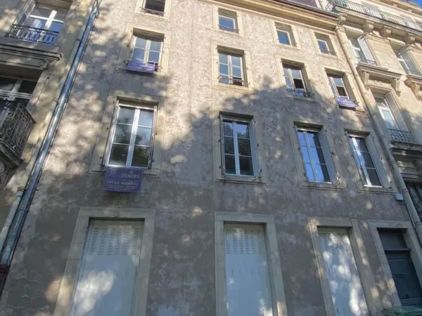 Spécial investisseur T2 à rénover dans un immeuble de caractère