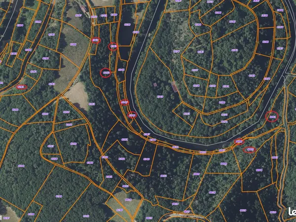 Lot exceptionnelle de 3 hectars de terrain forêt bord de rivière Auvergne