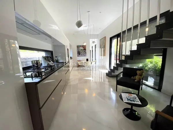 Maison 5 pièces 212 m²