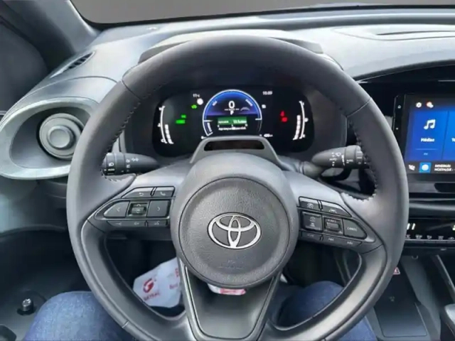 Toyota Aygo hybride 116h graphic crossover graphi — photo 15