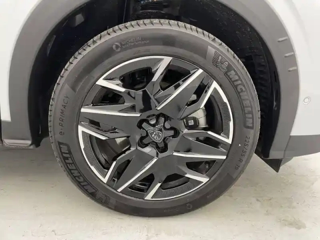 Peugeot 5008 hybrid 145 e-dcs6 — photo 18