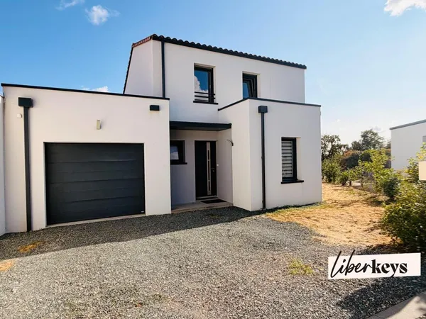 LA ROCHE-SUR-YON - MAISON CONTEMPORAINE DE 2021 - 117 M² - 3 CHAMBRES - GARAGE 25 M² - PLAIN SUD