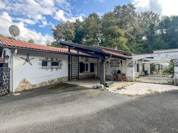Maison Bayonne 130 m² + 6 garages / ateliers + hangar de 172 m²