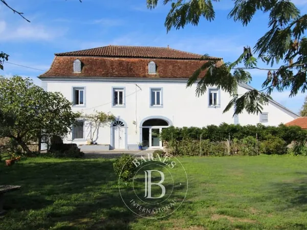 SAUVETERRE DE BEARN, MAISON DE MAÎTRE AVEC 2 GITES