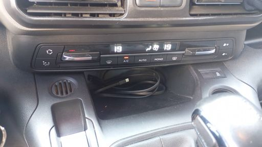 Peugeot Rifter 1.5 BlueHDi 130 - Allure – 2019 – 95002 km – Diesel – Boîte Manuelle — photo 27