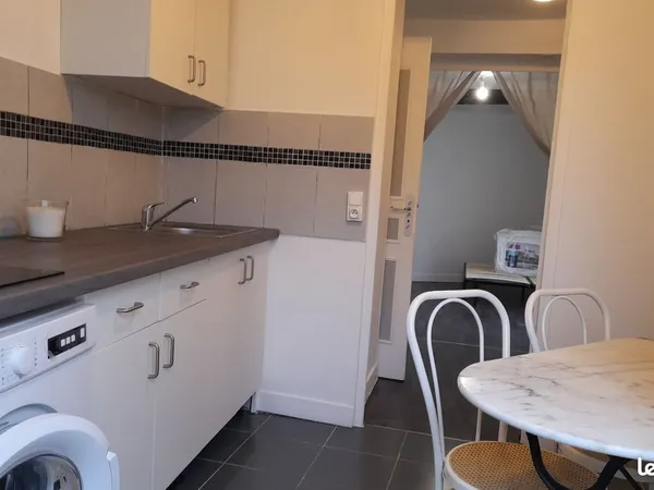 Particulier loue à Avon - F1 meublé 28 m² au rez-de-chaussée