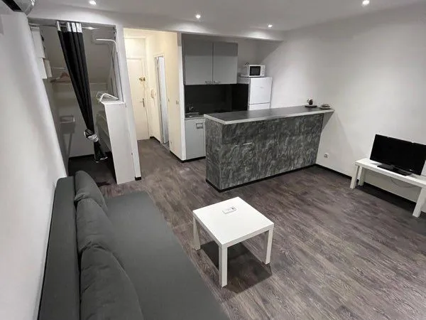 Rare à la location / studio meublé refait à neuf