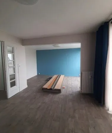 À LOUER - Logement T4 de 80 m² rénové - Centre-ville de Jeumont - Parking privatif