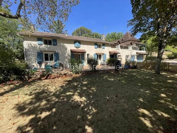 Maison 8 pièces 323 m²