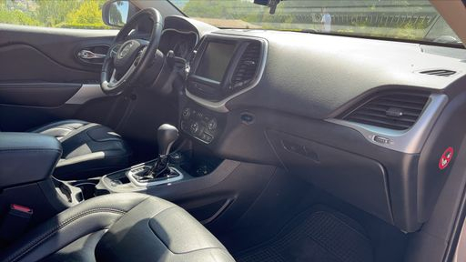 Jeep Cherokee 2.2 CRD 4WD 184 cv boite auto - Night Eagle – 2018 – 95375 km – Diesel – Boîte Automatique — photo 17
