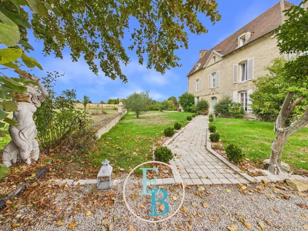 PROPRIÉTÉ D'EXCEPTION SUR PRÉ DE 1,5 HECTARE AVEC MAISON PRINCIPALE, LOGEMENT INDÉPENDANT ET DÉPENDA