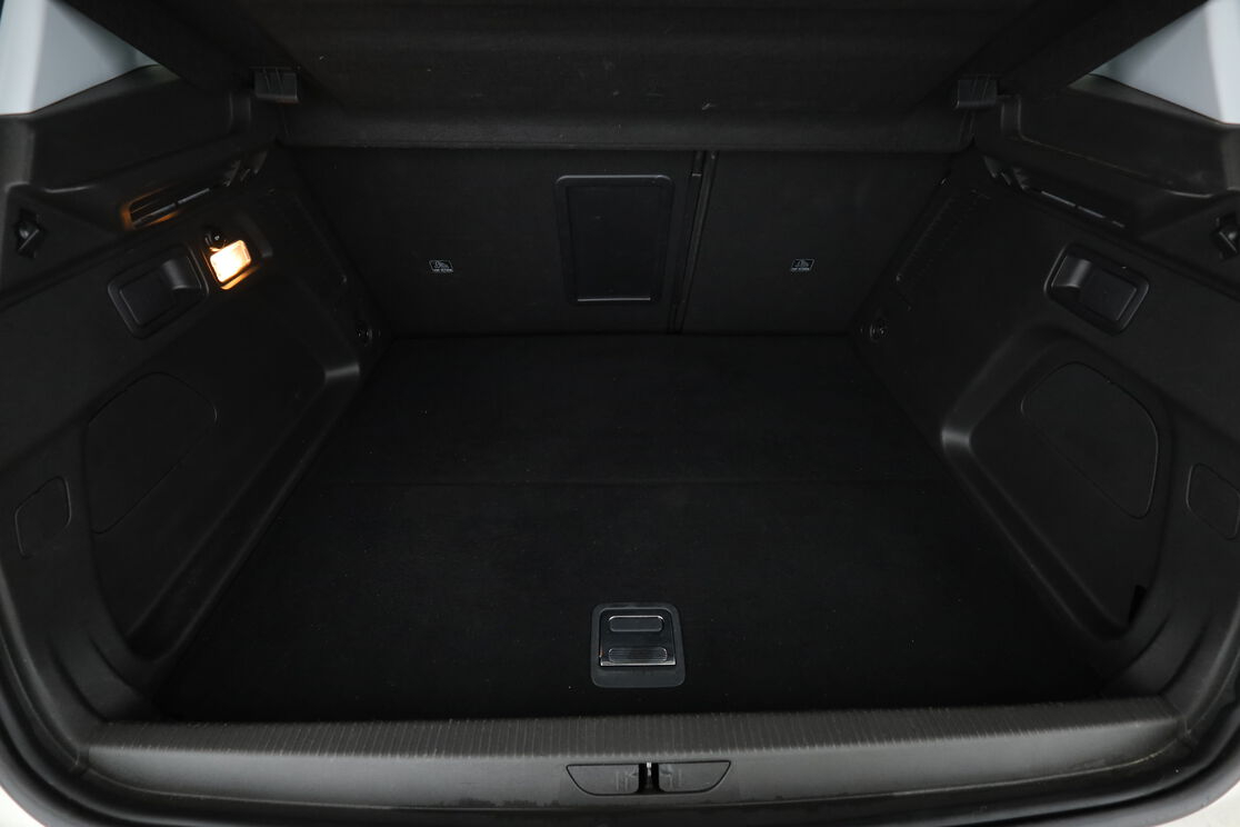Opel Grandland X 1.6 Hybrid Elite Auto — photo 16