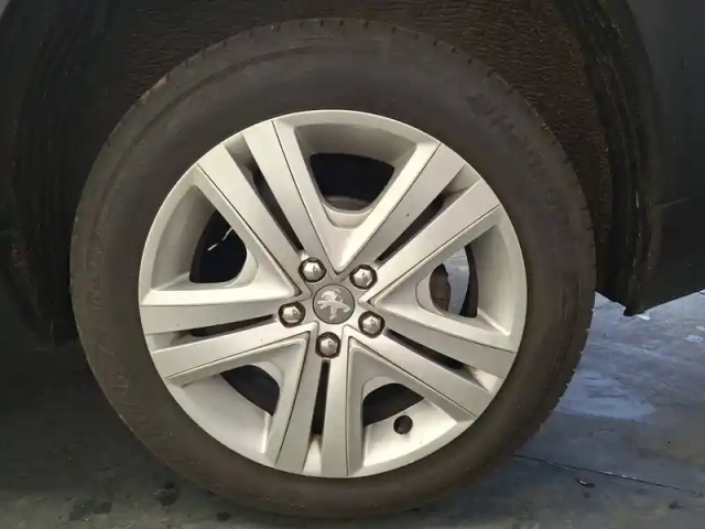 Peugeot 2008 bluehdi 100ch s&amp;s bvm5 — photo 27