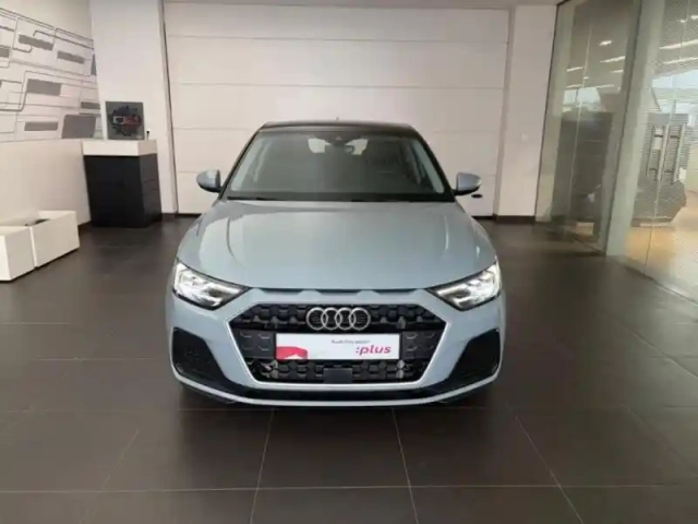Audi A1 sportback 25 tfsi 95ch design s tronic 7 — photo 2