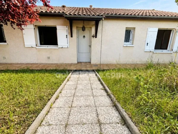 🏡 Maison de plain-pied 137 m² - 3 chambres - Véranda - Garage - Terrain clos de 620 m² 🌳 à Ruelle