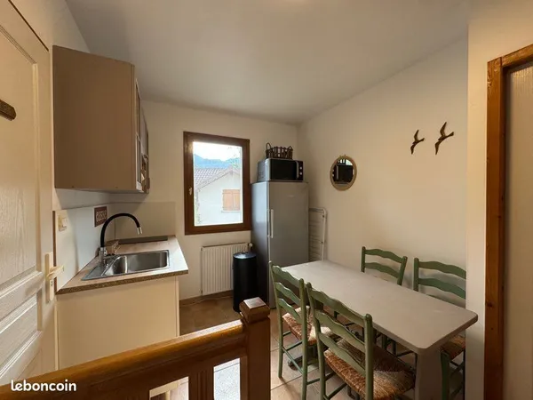 Chambre meublée à louer-Espaces communs équipés&piscine&jardin